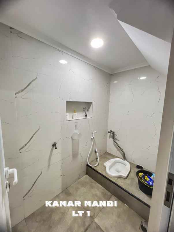 dijual rumah larangan