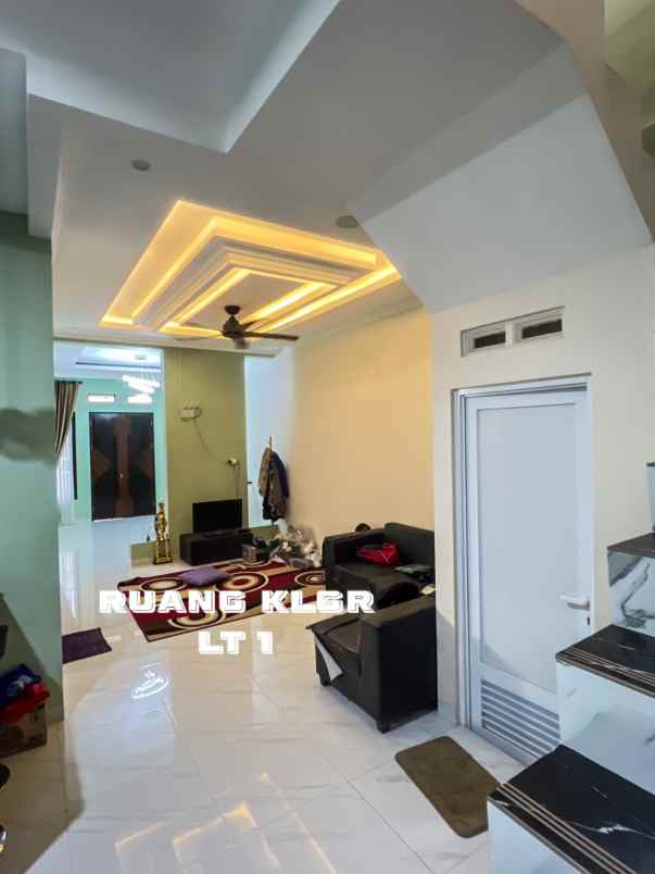 dijual rumah larangan