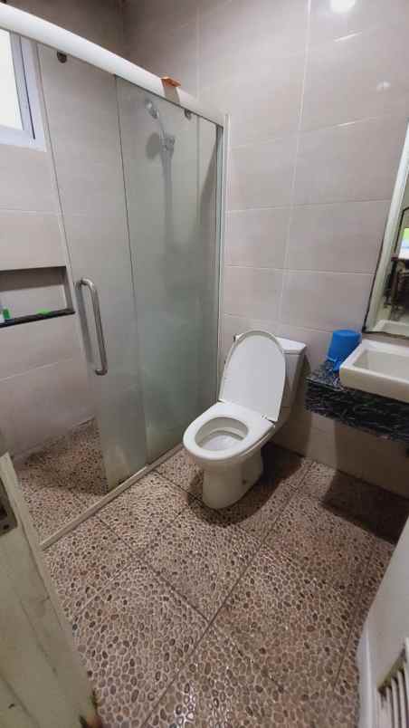 dijual rumah lebak bulus