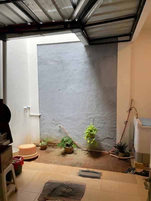 dijual rumah legoso pisangan ciputat