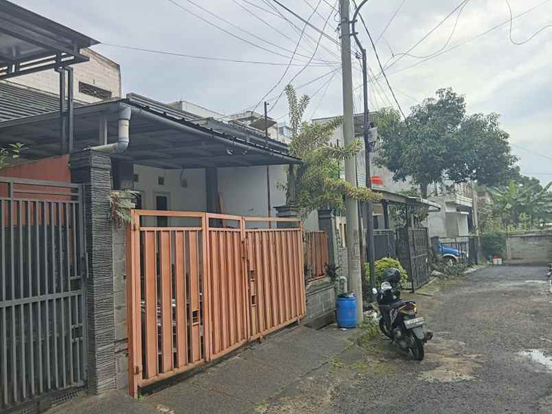 dijual rumah lembah teratai