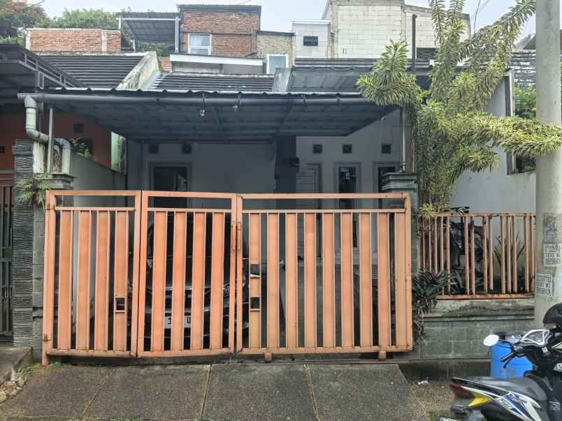 dijual rumah lembah teratai