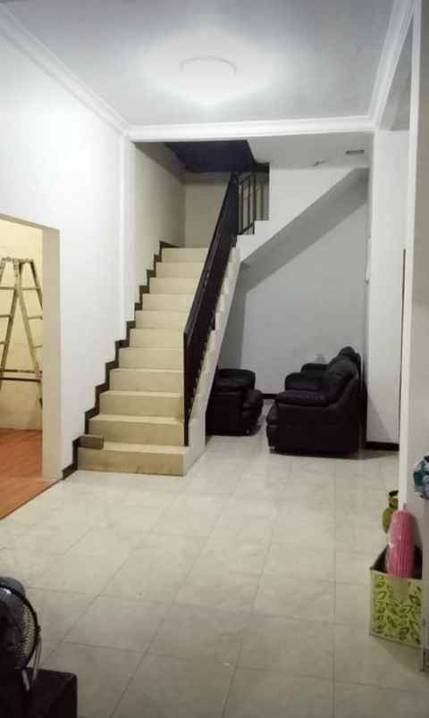 dijual rumah lidah kulon wiyung