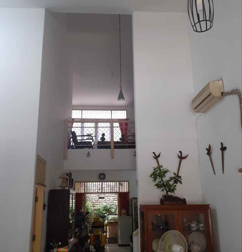 dijual rumah lokasi strategis di