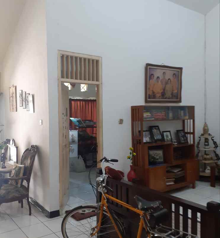 dijual rumah lokasi strategis di