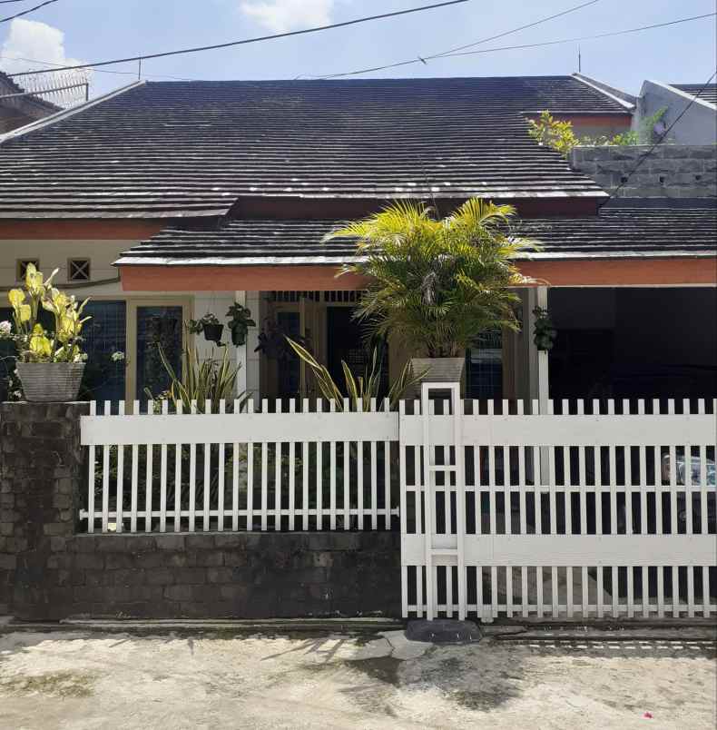dijual rumah lokasi strategis di
