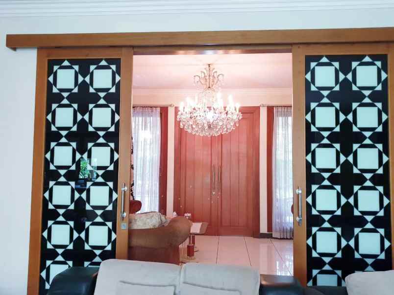 dijual rumah mainroad arcamanik endah
