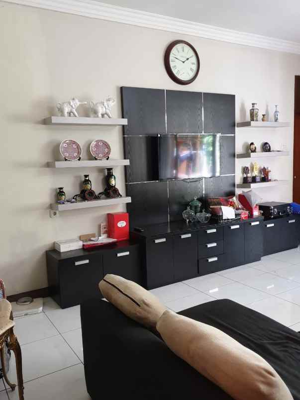 dijual rumah mainroad arcamanik endah