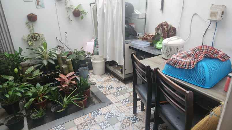 dijual rumah mainroad cisaranten