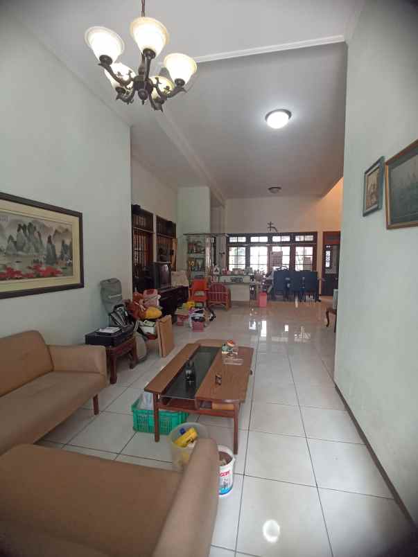 dijual rumah manyar