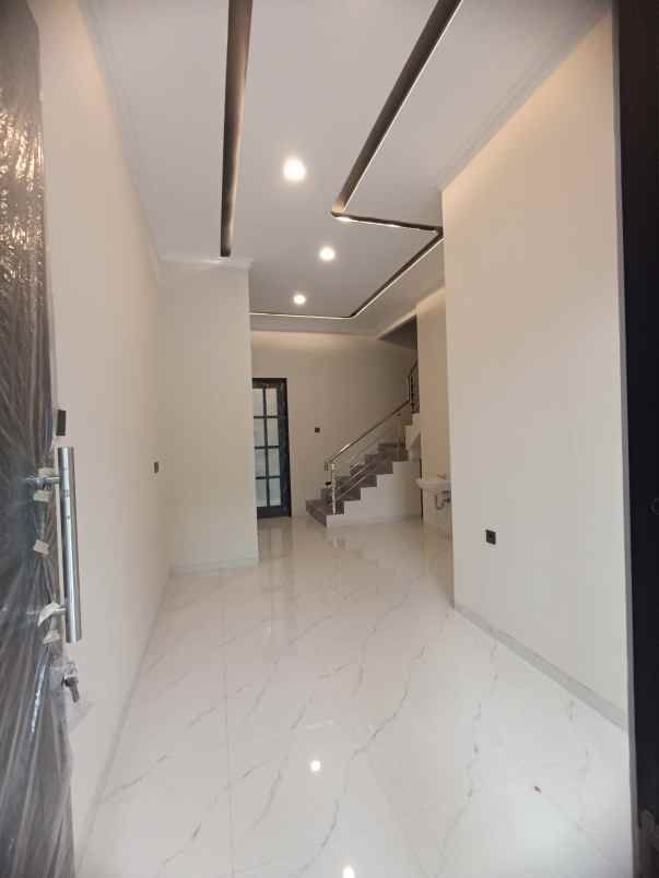 dijual rumah manyar jaya