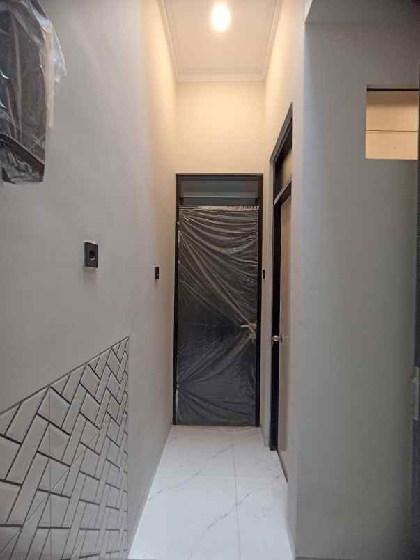 dijual rumah manyar jaya