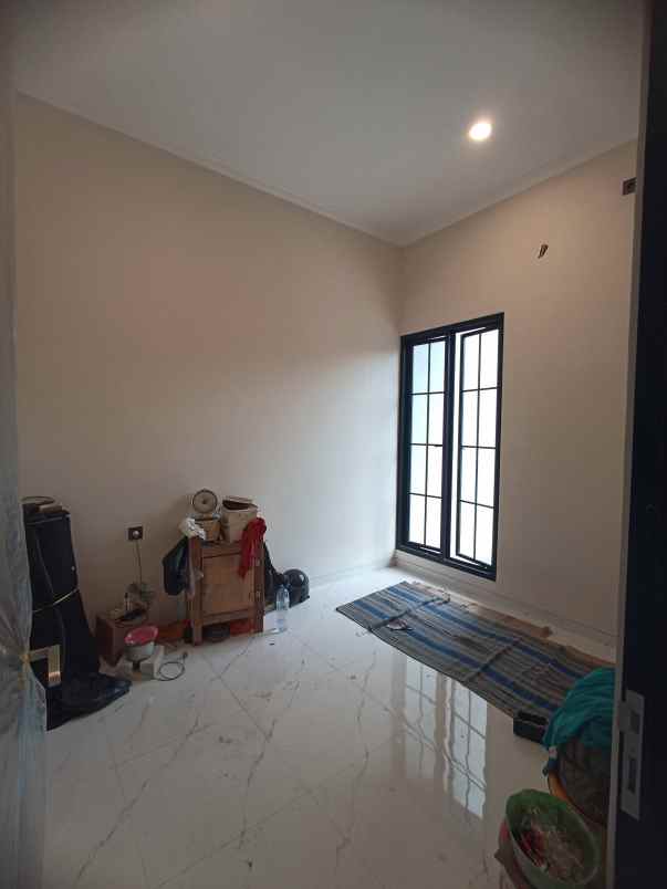 dijual rumah manyar jaya