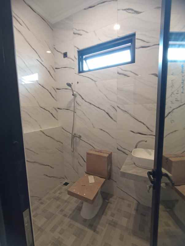 dijual rumah manyar jaya