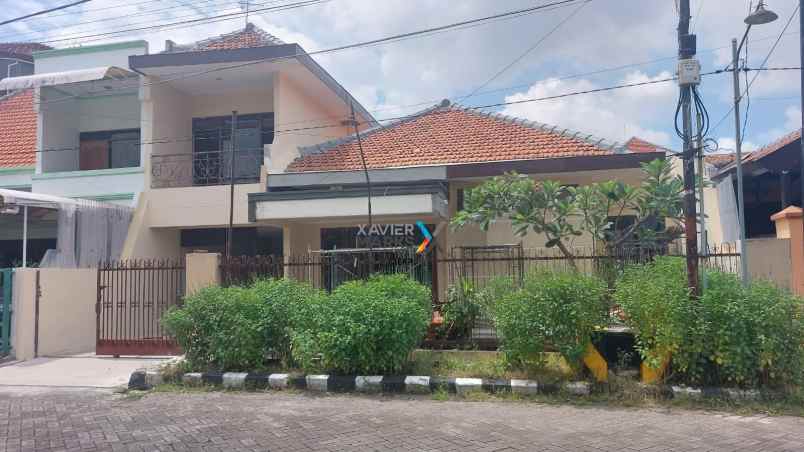 dijual rumah manyar kartika