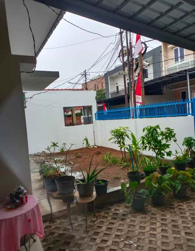 dijual rumah meruya utara