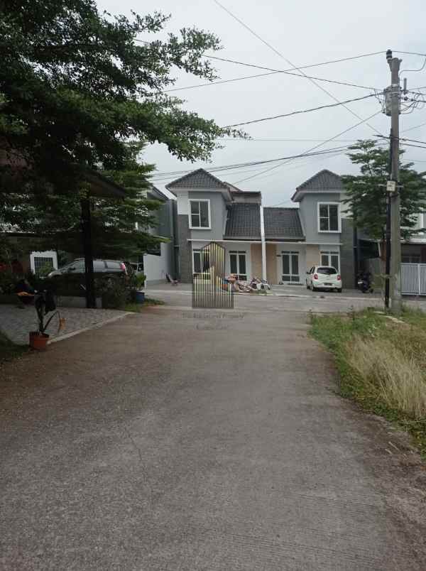 dijual rumah meteseh