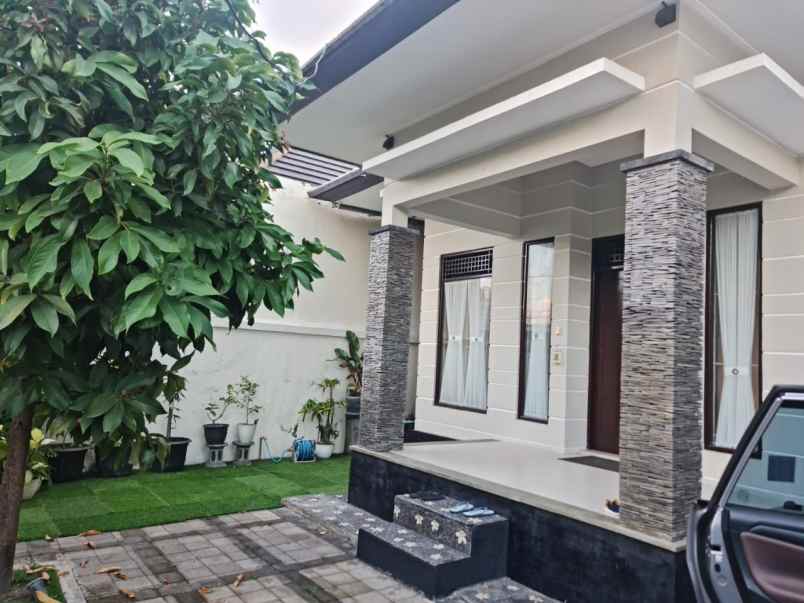 dijual rumah mewah lokasi renon selatan