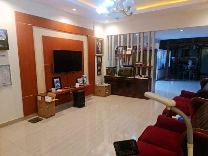 dijual rumah mewah lokasi renon selatan