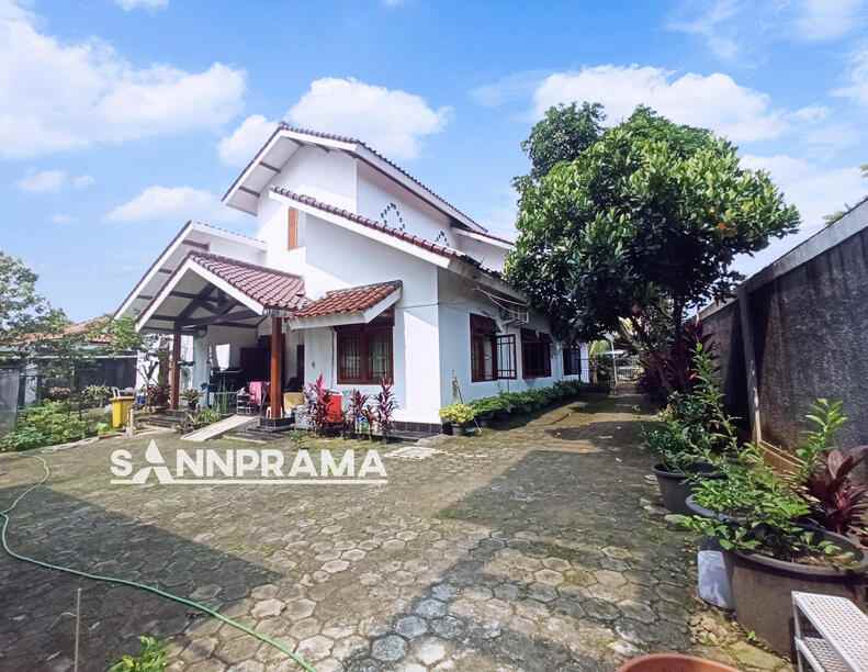 dijual rumah mewah tanah luad di pusat kota depok