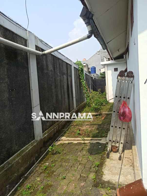 dijual rumah mewah tanah luad di pusat kota depok