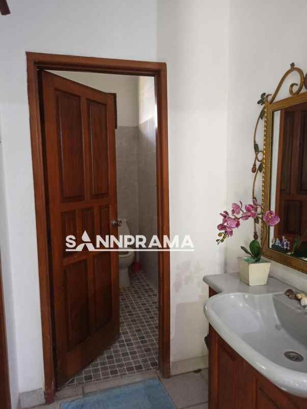 dijual rumah mewah tanah luad di pusat kota depok