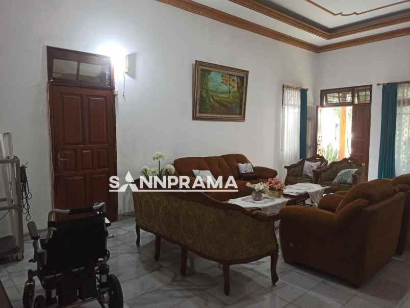 dijual rumah mewah tanah luad di pusat kota depok