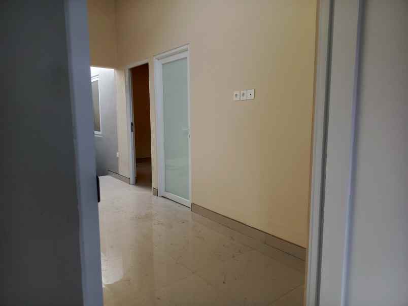dijual rumah monang maning