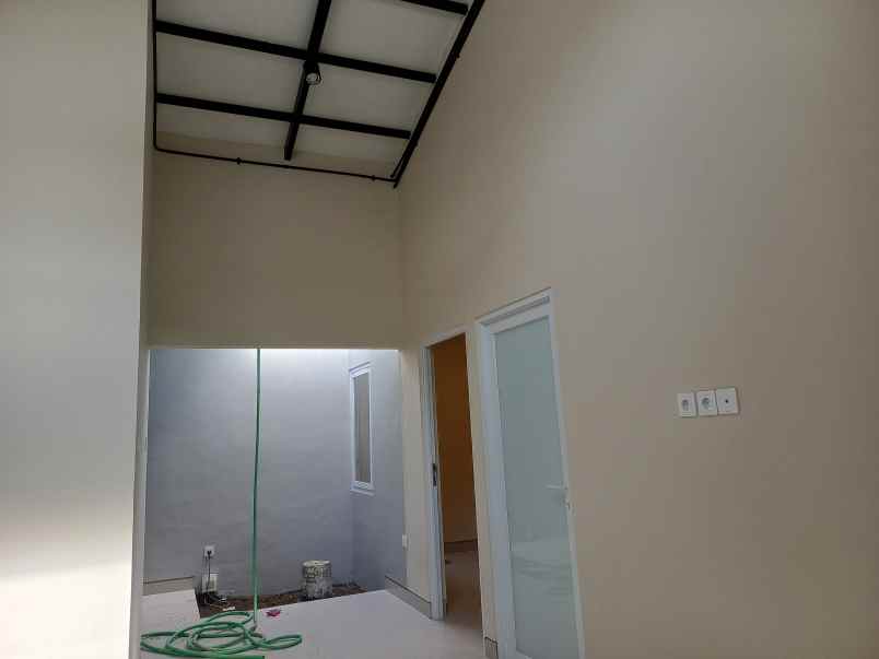 dijual rumah monang maning