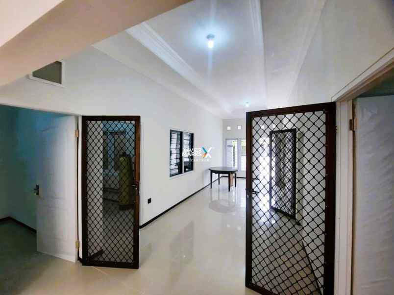 dijual rumah mulyosari prima