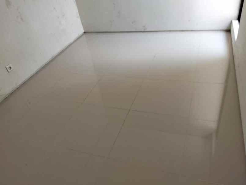 dijual rumah nortwest lake citraland