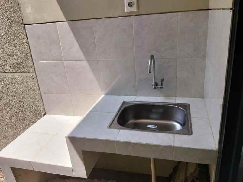 dijual rumah nortwest lake citraland