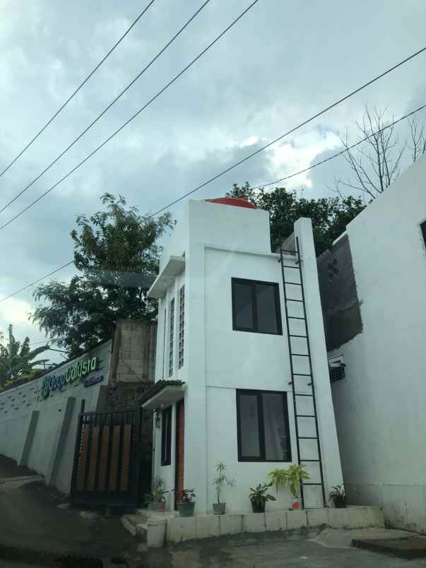 dijual rumah nyaman keren di bandung