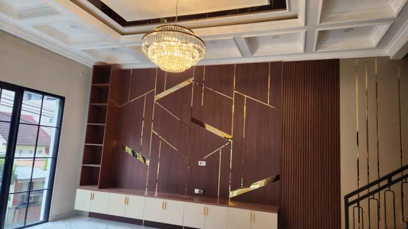 dijual rumah oma campus