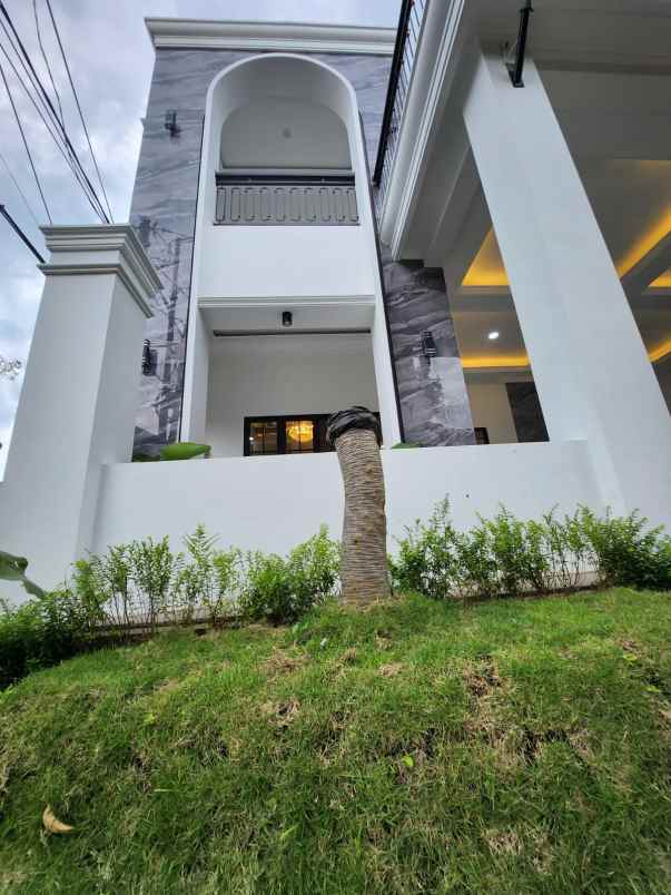 dijual rumah oma campus