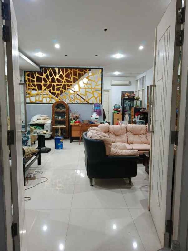 dijual rumah pacar keling tambaksari