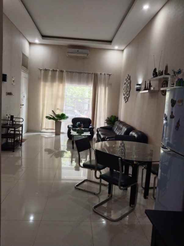 dijual rumah pakuwon city