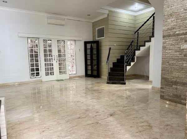 dijual rumah pakuwon city