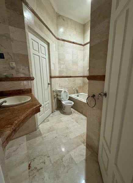 dijual rumah pakuwon city