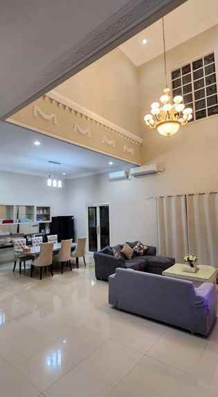 dijual rumah pakuwon indah villa bukit