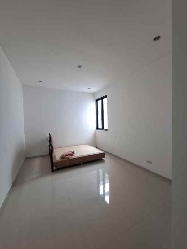 dijual rumah palm beach