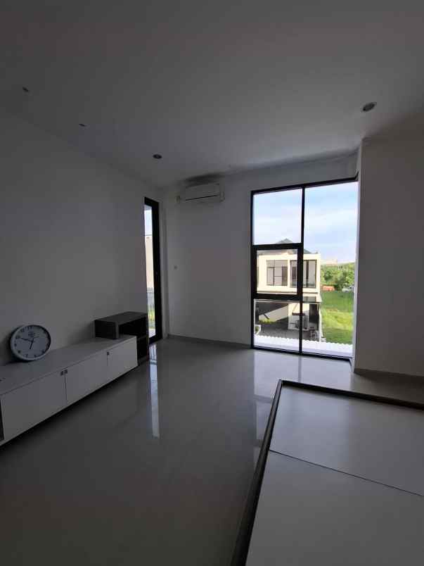 dijual rumah palm beach