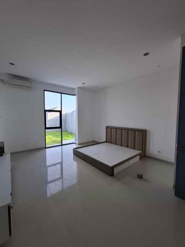 dijual rumah palm beach