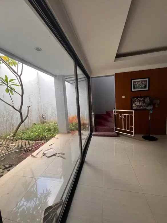 dijual rumah pejaten barat