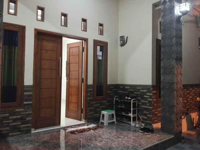 dijual rumah perum bumi inti persada
