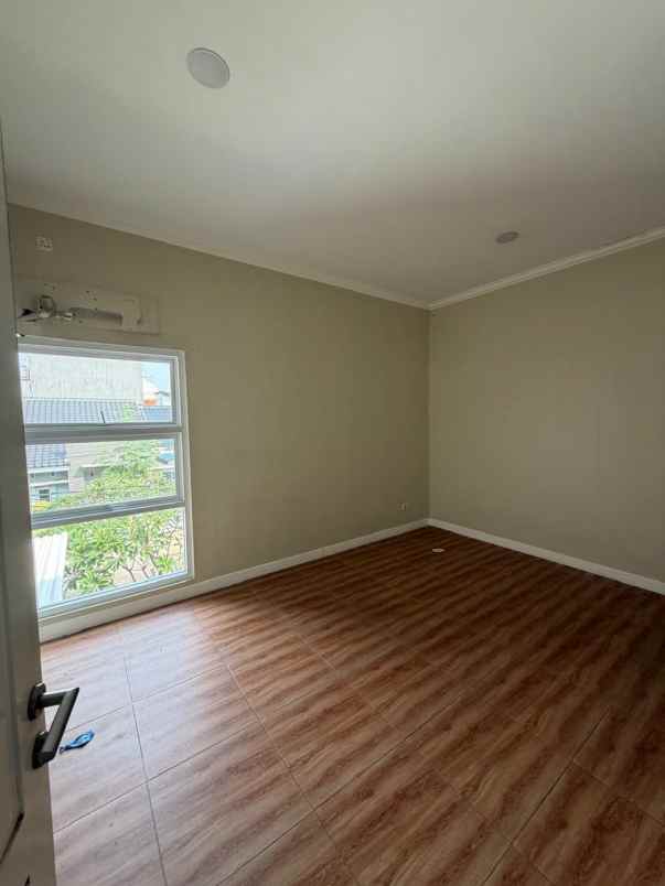 dijual rumah perum eramas 2000