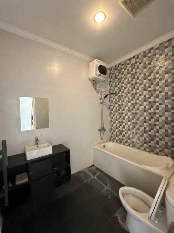 dijual rumah perum eramas 2000