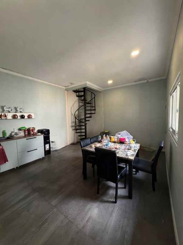 dijual rumah perum eramas 2000