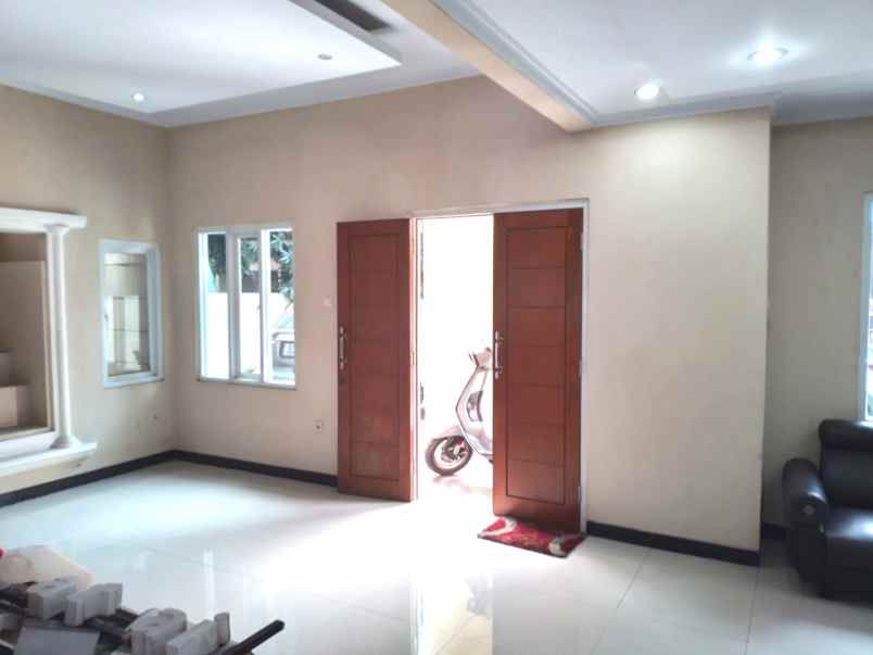 dijual rumah perum graha mutiara