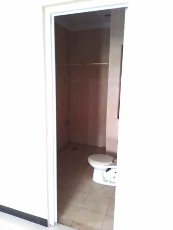 dijual rumah perum graha mutiara